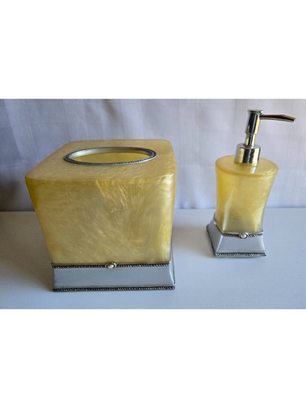 Acrylic Bathroom Accessory Set 2pc Tissue Box Cover & Soap Dispenser
